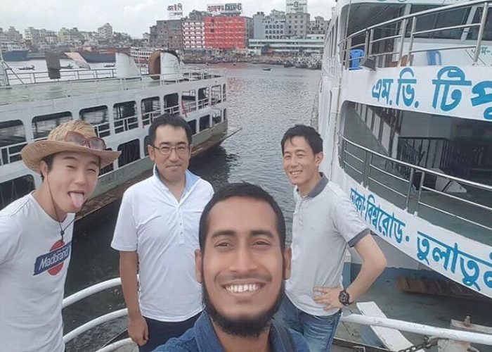 Exploring Sadarghat in Dhaka tour