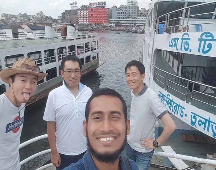 Exploring Sadarghat in Dhaka tour