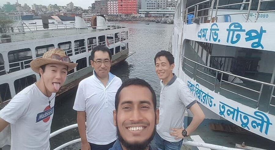Exploring Sadarghat in Dhaka tour