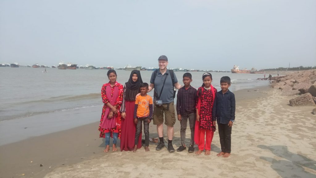 Experiencing Bangladesh with local kids